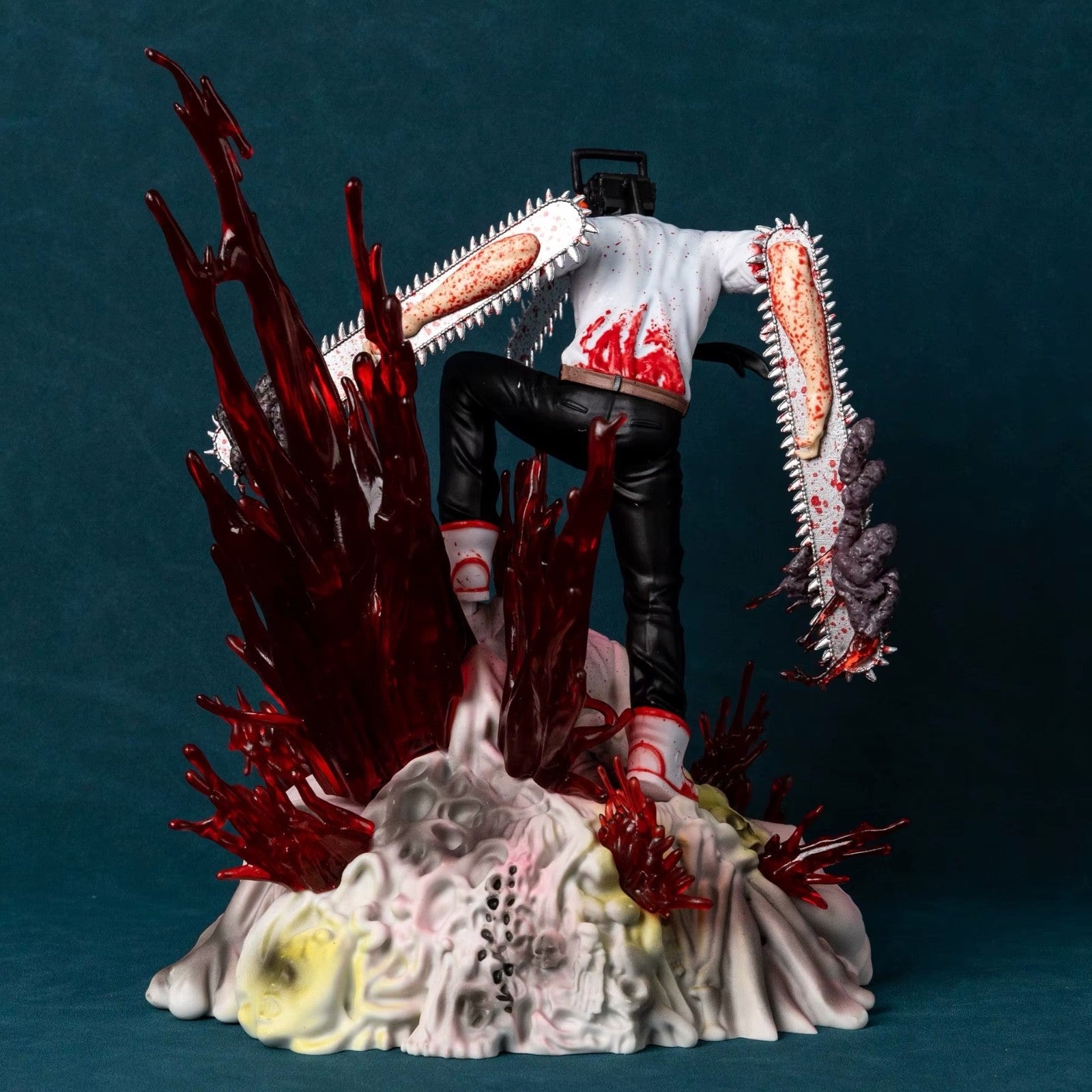 Large 29cm Chainsaw Man Denji Pochita Battle Scene Anime Figure Model Statue